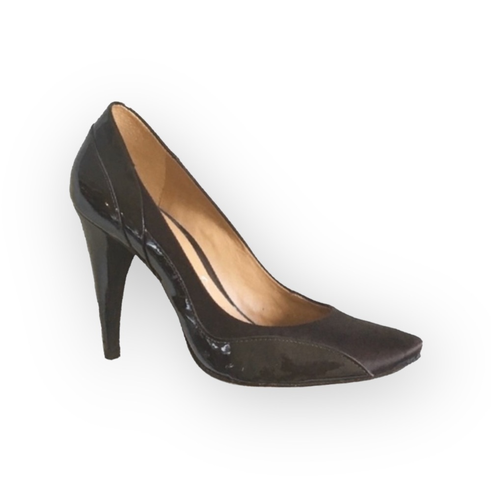 BCBG MaxAzria 𑁍 Shiny Patent Leather + Satin Pumps Carved Heels 𑁍 Cocoa 8.5 𑁍